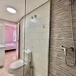 Modern 4br