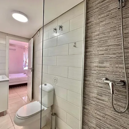 Modern 4br