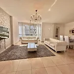 Apartment Modern 4br
